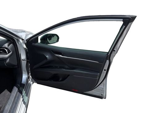 Used 2018 Toyota Camry SE w/ Moonroof Package FWD image 18