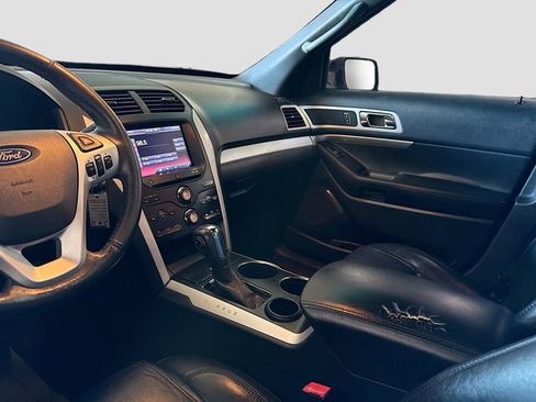 Used 2013 Ford Explorer XLT image 23