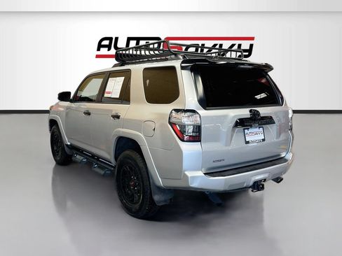 Used 2021 Toyota 4Runner Venture w/ Moonroof Package AWD/4WD image 5