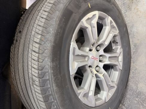 Used 2025 GMC Sierra 1500 SLT image 9