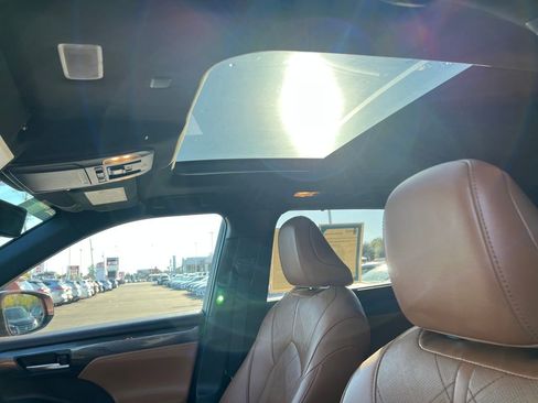 Used 2021 Toyota Highlander Platinum image 27