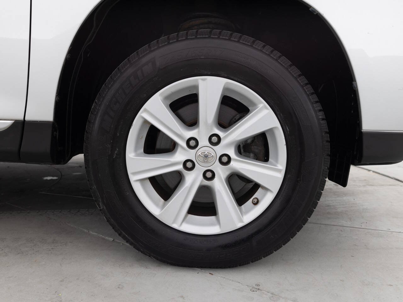 Used 2013 Toyota Highlander FWD w/ Cold Weather Pkg image 18