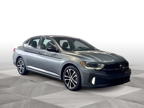 Used 2022 Volkswagen Jetta Sport FWD image 2