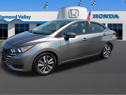 Used 2023 Nissan Versa SV FWD image 3