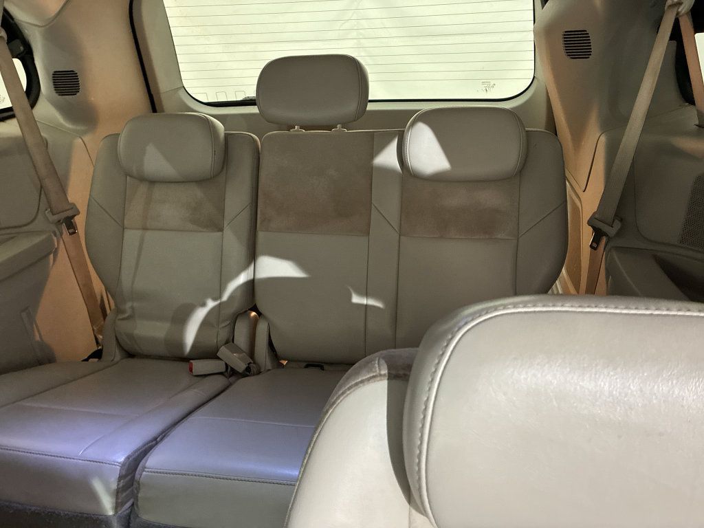 Used 2010 Chrysler Town & Country Limited w/ Entertainment Group #3 FWD image 10