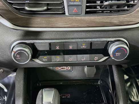 Used 2024 Nissan Altima 2.5 SV FWD image 23