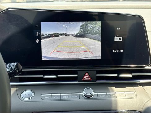 Used 2025 Hyundai Elantra SEL FWD image 11
