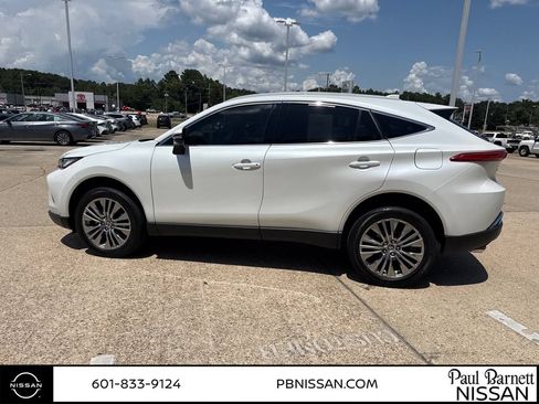 Used 2023 Toyota Venza XLE AWD/4WD image 8