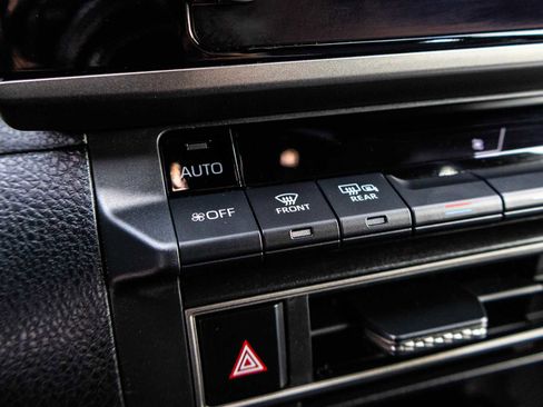 Used 2025 Toyota Camry SE image 29