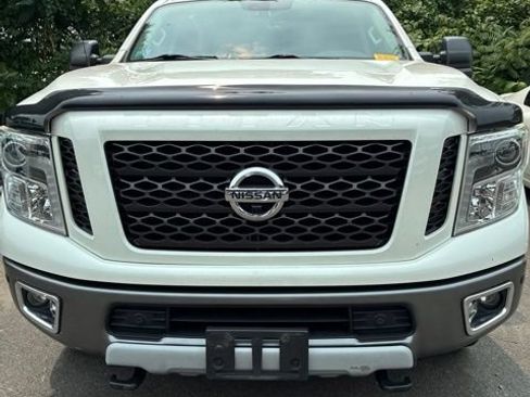 Used 2019 Nissan Titan PRO-4X w/ Pro-4x Convenience Package AWD/4WD image 2