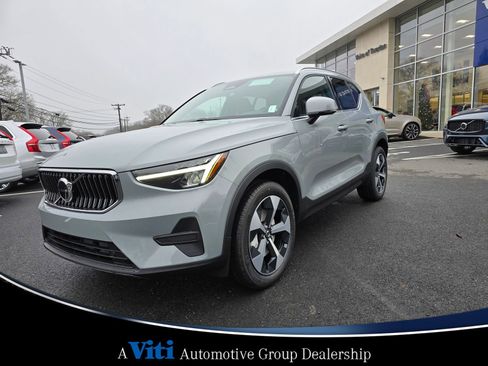 Used 2025 Volvo XC40 B5 Core w/ Protection Package Premier image 4