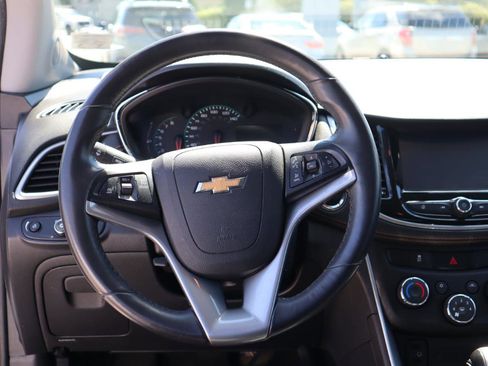 Used 2017 Chevrolet Trax LT w/ LT Convenience Package FWD image 15