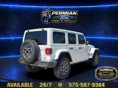 Used 2025 Jeep Wrangler Unlimited Sahara AWD/4WD image 4