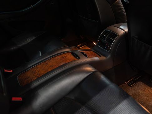 Used 2006 Mercedes-Benz CLS 55 AMG image 40