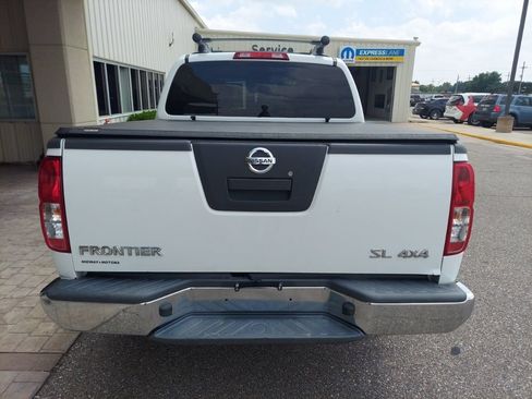 Used 2011 Nissan Frontier SL AWD/4WD image 6