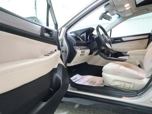 Used 2017 Subaru Outback 2.5i Premium AWD/4WD image 9