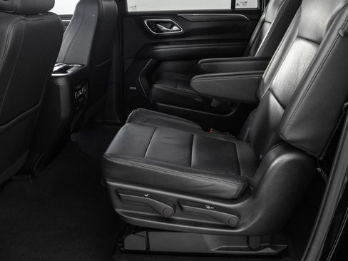 Used 2022 Chevrolet Suburban LT AWD/4WD image 38