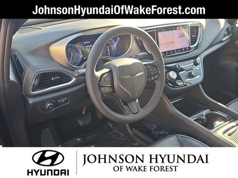 Used 2022 Chrysler Pacifica Limited w/ S Appearance Package image 26