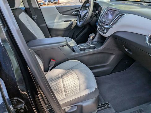 Used 2022 Chevrolet Equinox LS FWD image 18