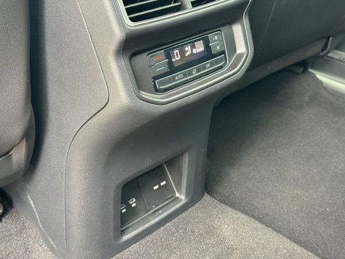 Used 2025 Volkswagen Atlas SE AWD/4WD image 10