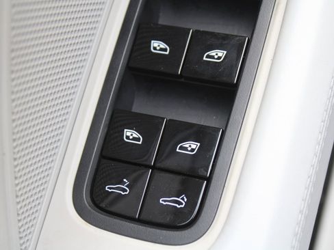 Used 2018 Porsche Panamera 4S image 18