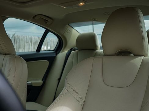 Used 2018 Volvo S60 T5 Dynamic w/ Vision Package image 11