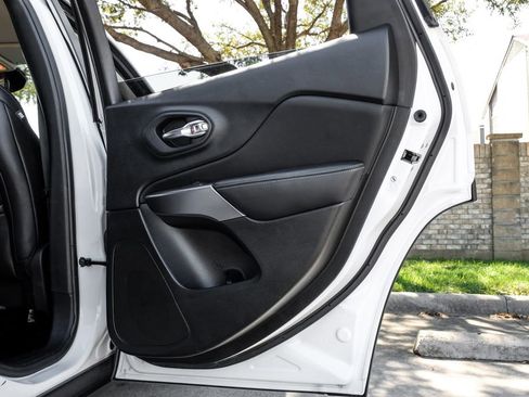 Used 2021 Jeep Cherokee Latitude Lux w/ Comfort/Convenience Group image 58