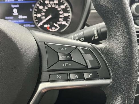 Used 2025 Nissan Altima 2.5 SV FWD image 30