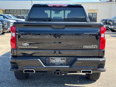 Used 2024 Chevrolet Silverado 1500 High Country w/ Technology Package AWD/4WD image 3