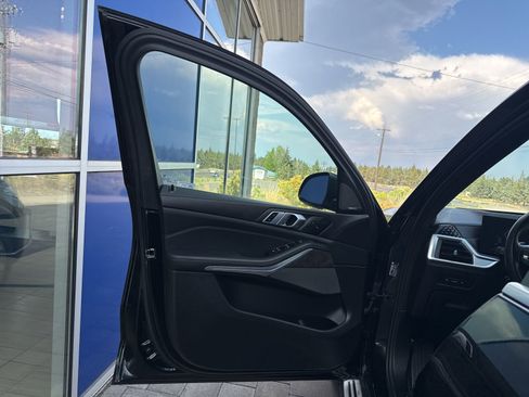 Used 2024 BMW X5 xDrive40i w/ Premium Package image 8