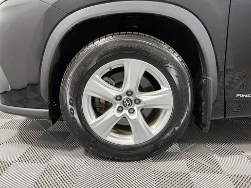 Used 2023 Toyota Highlander LE image 9