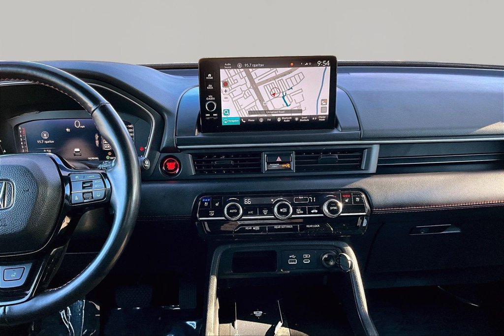 Used 2025 Honda Pilot Black Edition image 10