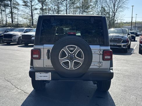 Used 2022 Jeep Wrangler Unlimited Sport AWD/4WD image 7