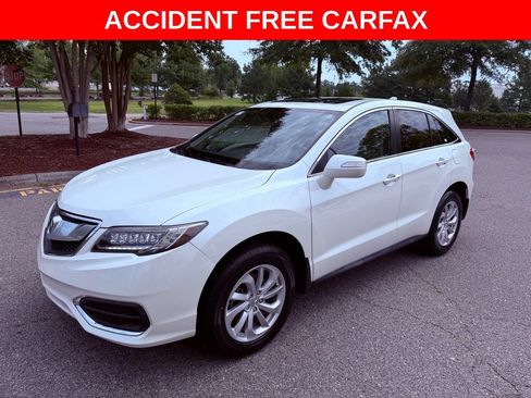 Used 2017 Acura RDX w/ AcuraWatch Plus Package FWD image 3