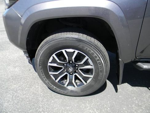 Used 2022 Toyota Tacoma TRD Sport w/ Technology Package AWD/4WD image 13