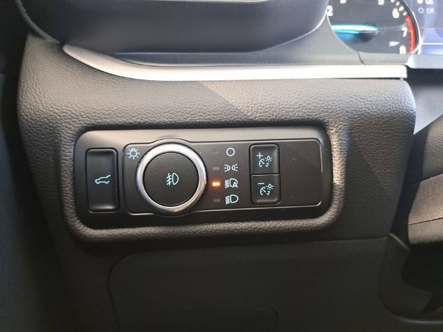 Used 2024 Ford Explorer XLT w/ Equipment Group 202A AWD/4WD image 21