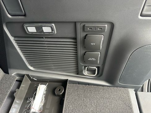 New 2025 Ford Expedition Platinum w/ Driver's Package image 32