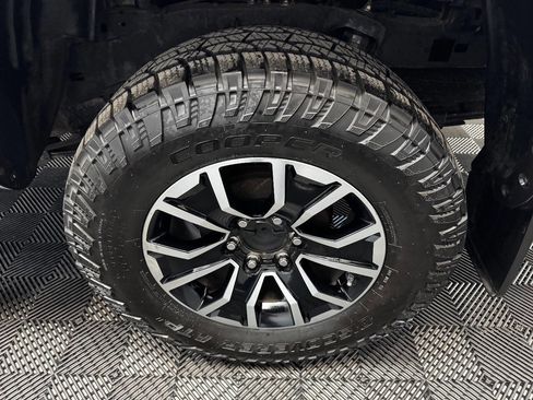 Used 2020 Toyota Tacoma TRD Sport w/ Technology Package image 18