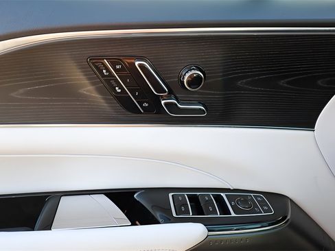 Used 2024 Cadillac Lyriq Sport image 24