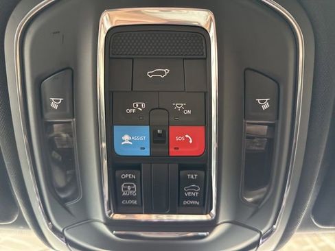 Used 2023 Jeep Grand Cherokee Altitude AWD/4WD image 33