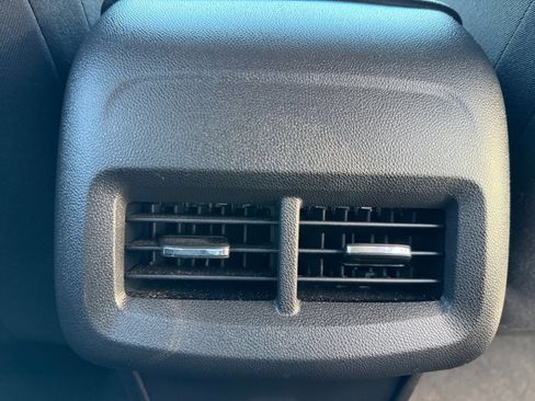 Used 2023 Chevrolet Equinox LT image 32