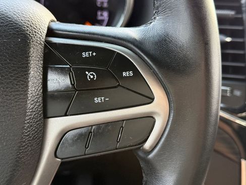 Used 2019 Jeep Grand Cherokee Laredo w/ Laredo X Package image 25