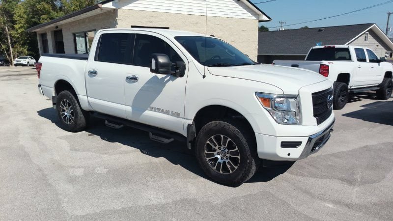 Used 2020 Nissan Titan SV w/ SV Convenience Package AWD/4WD image 7