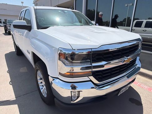 Used 2019 Chevrolet Silverado 1500 LT w/ Texas Edition AWD/4WD image 3