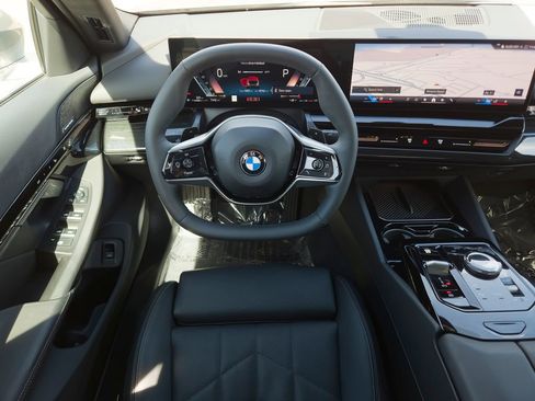 Used 2025 BMW 530i RWD image 20