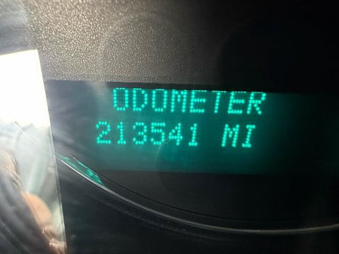 Used 2011 GMC Sierra 3500 SLT w/ SLT Convenience Package AWD/4WD image 15