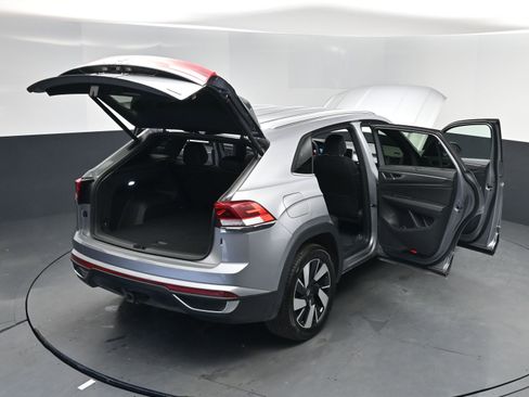 Used 2025 Volkswagen Atlas Cross Sport SE image 19