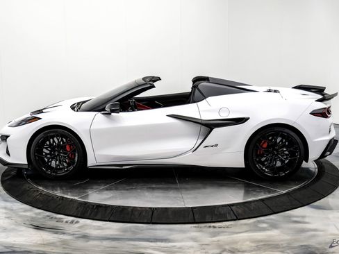 Used 2026 Chevrolet Corvette ZR1 w/ Stealth Interior Trim Package RWD image 8