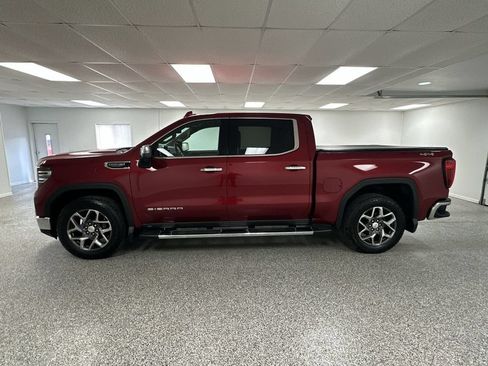 Used 2022 GMC Sierra 1500 SLT w/ SLT Premium Plus Package AWD/4WD image 5