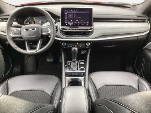 Used 2024 Jeep Compass Latitude image 4